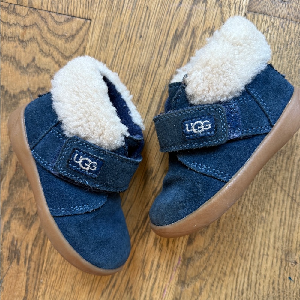 Toddler boy UGGS Nolen shearling boots